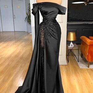 Sheath Off-The-Shoulder Long Sleeves Satin/Sequined Prom Dresses Black